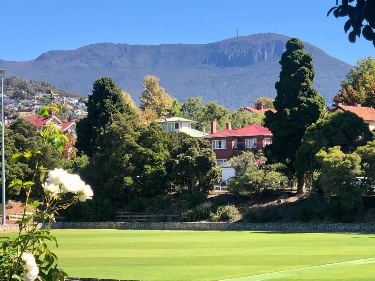 The Rivulet Bed and Breakfast Sandy Bay Buitenkant foto The school's rugby field