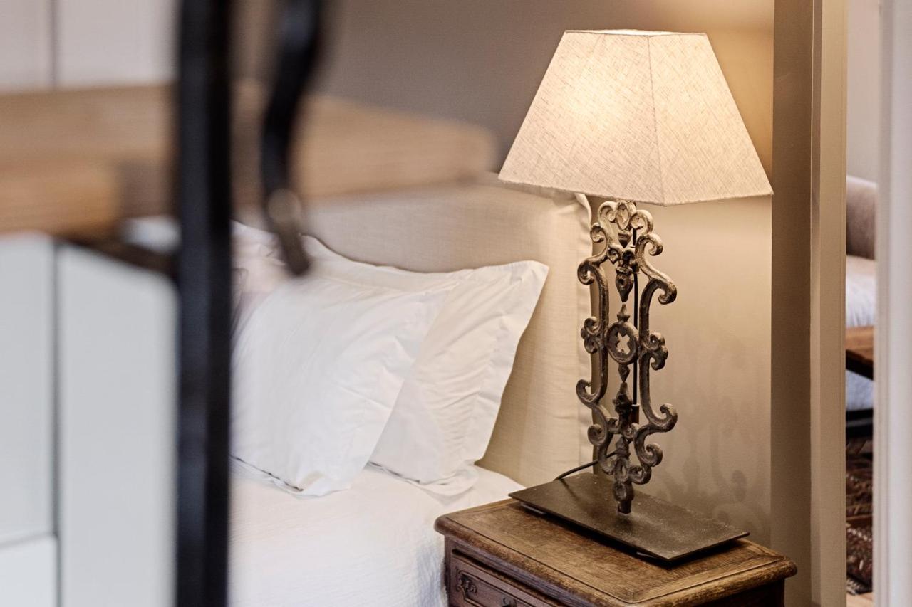 The Rivulet Bed and Breakfast Sandy Bay Buitenkant foto A table lamp