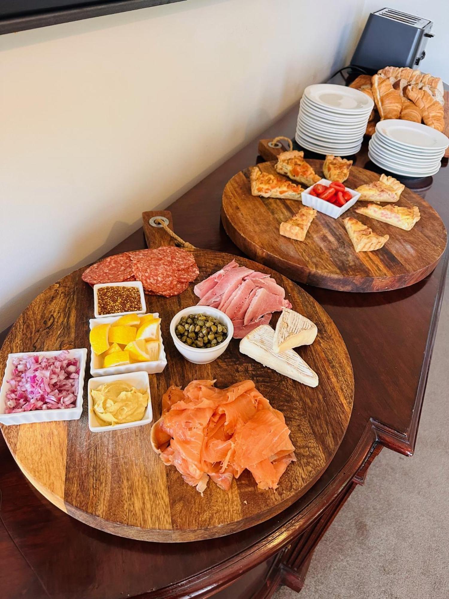 The Rivulet Bed and Breakfast Sandy Bay Buitenkant foto A selection of cold cuts